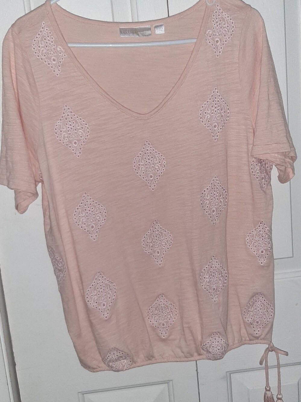 Belle By Kim Gravel V-Neck Blousy Tee 🌷 Size Medium